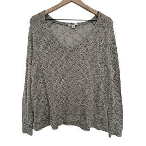 American Eagle Outfitters Grey V Neck sweater 
Size small